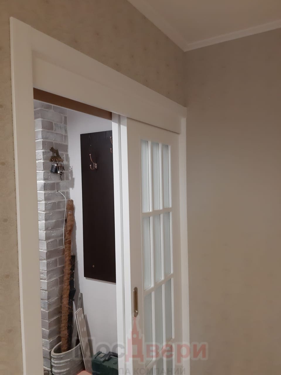 Установленная межкомнатная дверь 2